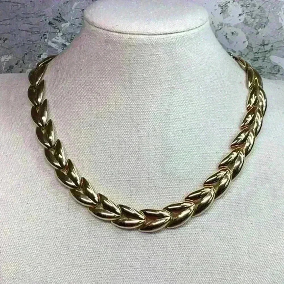 Vintage Jewelry - Vintage Gold Necklace with Unique Pattern